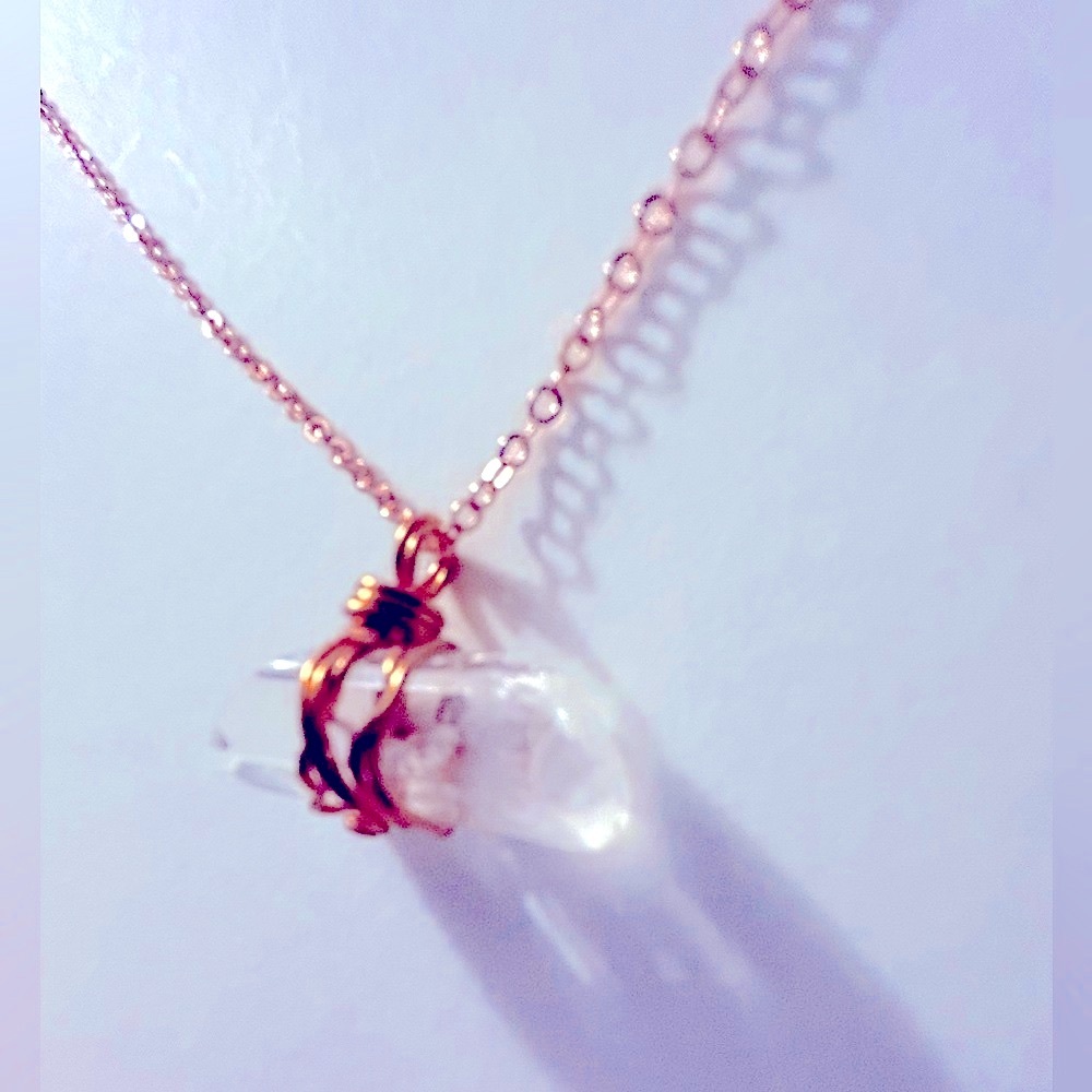 NWOT Necklace Rough Cut Clear Quartz stone wire-wrapped pendant 20” copper chain